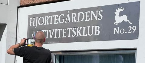 Montering af skilt AK